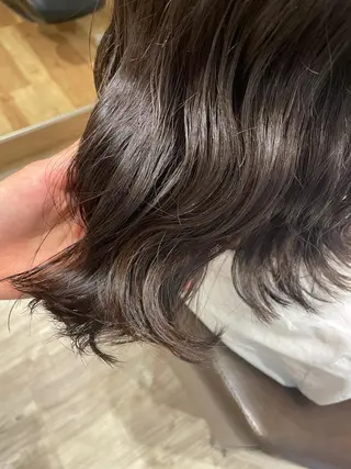 ミディアム カラー 千野 優由のヘアスタイル