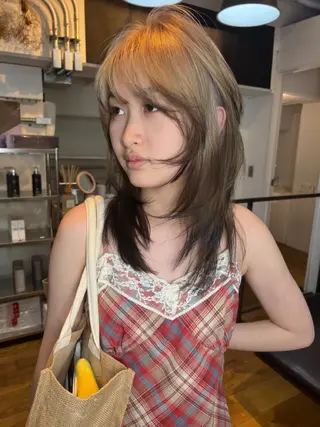 セミロング Airi 韓国y2k ハイレイヤーのヘアスタイル