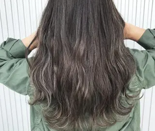 セミロング カラー 松戸　レイヤーカット 野口　康太郎のヘアスタイル