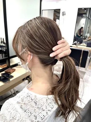 セミロング カラー 白髪ぼかしハイライト バレイヤージュヤマトのヘアスタイル