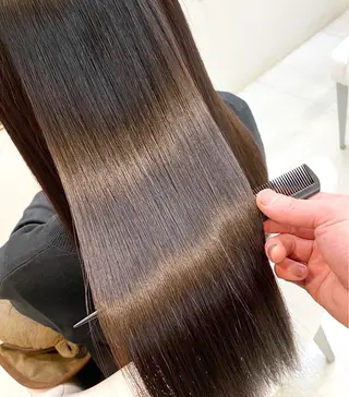 ロング ALUX所属・榎戸 桃香のヘアスタイル