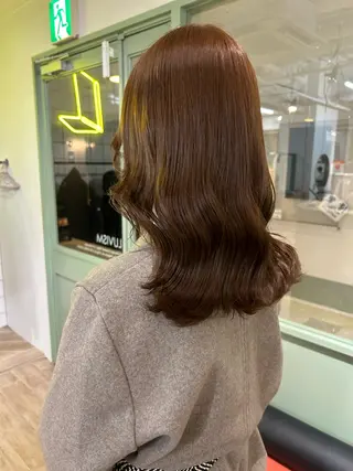 ミディアム ベージュ/ダブルカラ ー/新潟駅/青柳萌果のヘアスタイル