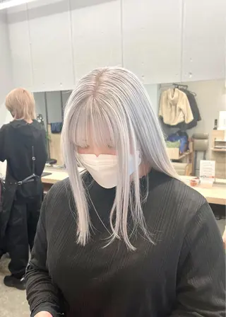 セミロング カラー ブリーチ毛の縮毛矯正 ハイトーン/岡本智樹のヘアスタイル