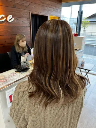 セミロング カラー ヘアアレンジ インナー×縮毛矯正 ピンクカラー澤井里菜のヘアスタイル