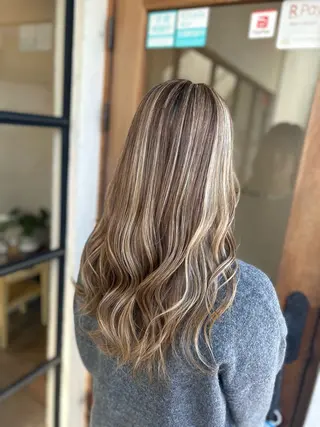 ロング カラー 井上 花音のヘアスタイル