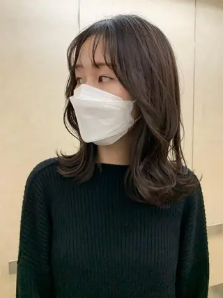 ミディアム 神田 桃菜のヘアスタイル