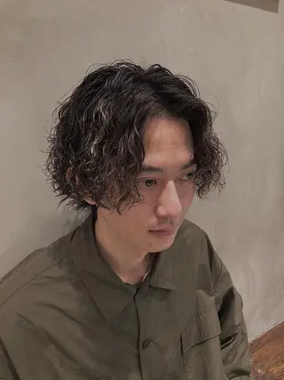 ミディアム パーマ メンズ fifth JINGUMAE所属・波巻きスパイラルパー マ/シャドウパーマ駿のヘアスタイル