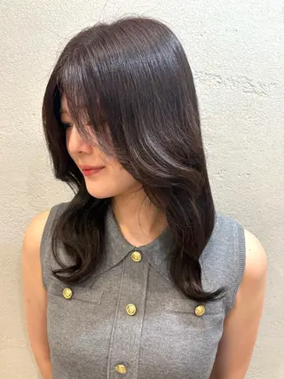 セミロング カラー 中嶋偲月🌙 艶カラー/縮毛矯正のヘアスタイル