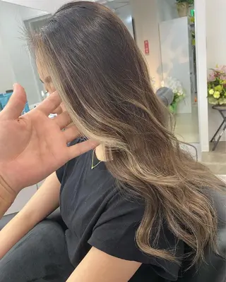 ロング カラー ｎ／ｍ所属・桜木町駅徒歩5分 ハイライト横浜No1のヘアスタイル