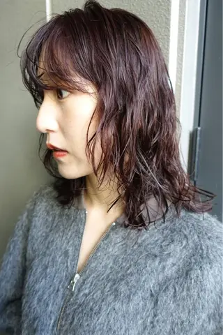 ミディアム カラー パーマ 💓パーマ，💗 レイヤーカットのヘアスタイル