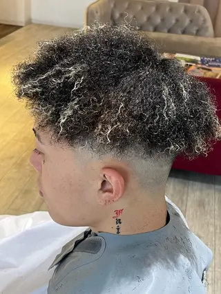 メンズ 李 泰宇のヘアスタイル