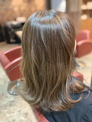 セミロング カラー ERIKO Tのヘアスタイル