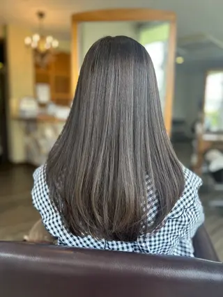 ロング カラー 井上 花音のヘアスタイル