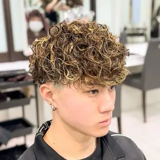 ショート パーマ メンズ フェザーパーマ職人 🪶ryosukeのヘアスタイル