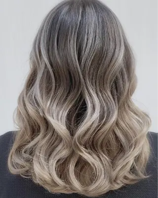 ミディアム 🤍デザインカラー 特化🤍HIROのヘアスタイル