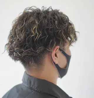 ショート カラー パーマ メンズ 中島 剛のヘアスタイル