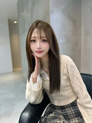 セミロング カラー レイヤーカット 透明感カラーのヘアスタイル