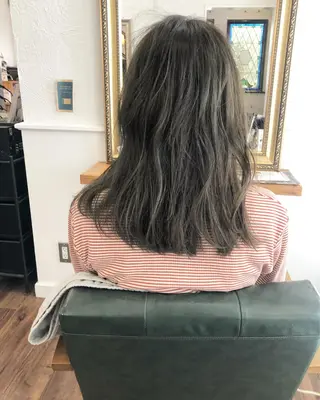 ロング カラー 江原 彩華のヘアスタイル