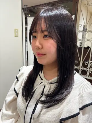 セミロング 曲がるストレート/ レイヤー/大野真央のヘアスタイル