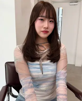 セミロング タマシロカリン 艶カラー/レイヤーのヘアスタイル
