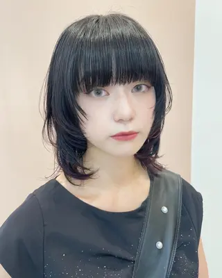 ミディアム カラー しの　ゆきの THE REMMYのヘアスタイル