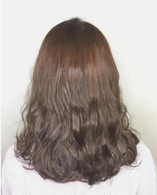 ミディアム 川上 麻梨阿のヘアスタイル