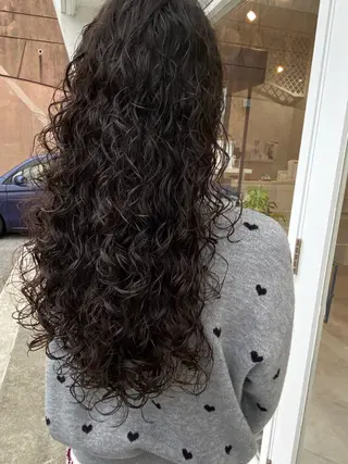 ロング パーマ 饒平名 知也のヘアスタイル