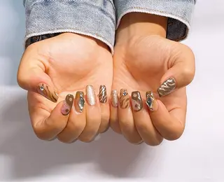 ネイル VIERU 🌈🎀💖のネイルデザイン