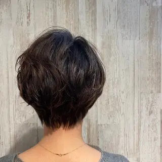 ショート カラー 山本 帆乃果のヘアスタイル