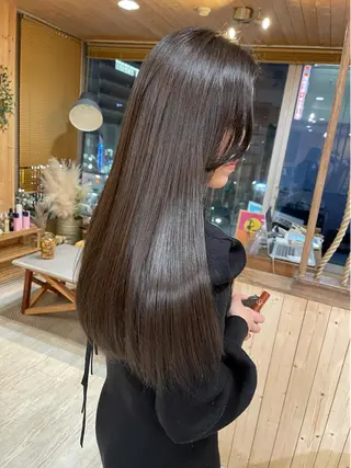 ロング 韓国レイヤー外国人風 透明感カラー髪質改善のヘアスタイル