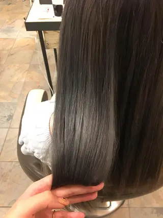 ロング カラー 乳井 悠香のヘアスタイル