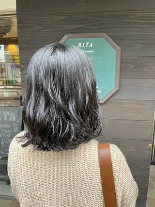 ミディアム パーマ こがねざわみさき 🦭透明感カラーのヘアスタイル