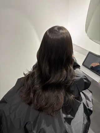 ロング カラー 中原 栞奈のヘアスタイル