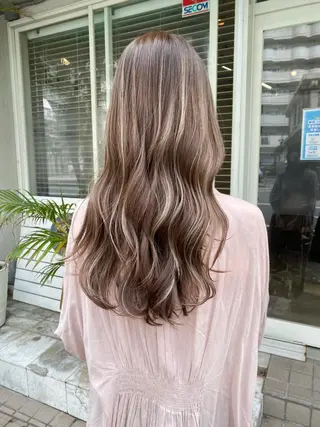 ロング 山本 茉希のヘアスタイル