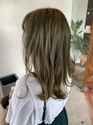 セミロング カラー 中井 一葉のヘアスタイル