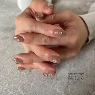 ネイル マツエク・マツパ アイブロウ beautyroom Naturaのネイルデザイン