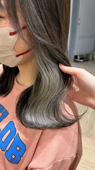 ミディアム カラー 砂野 真璃奈のヘアスタイル