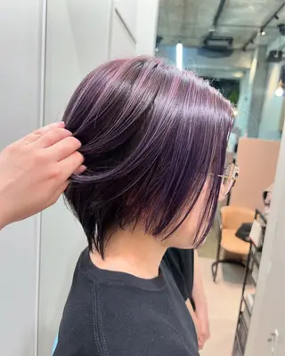 ショート ヒナ/レイヤーカット 艶感ワンカラーのヘアスタイル