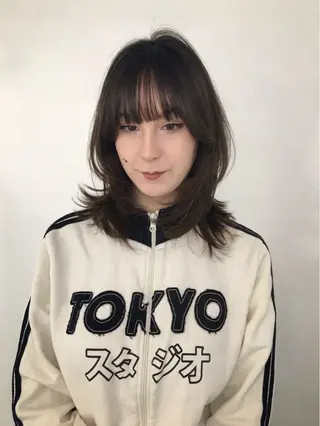 ミディアム Hanaka🐈‍⬛ 海外×ニュアンスのヘアスタイル