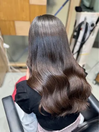 セミロング カラー 草薙メンズ縮毛矯正 💫緒方美柚のヘアスタイル