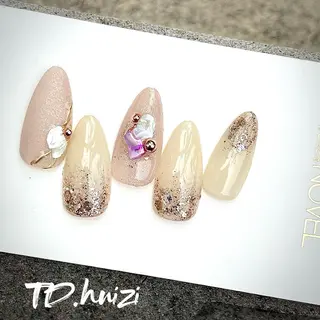 セミロング めぐみのネイルサロン スタッフ練習のネイルデザイン