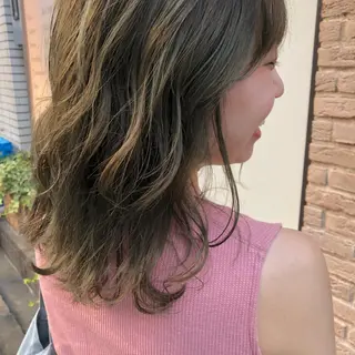 ミディアム カラー ，comma momoka🪄のヘアスタイル