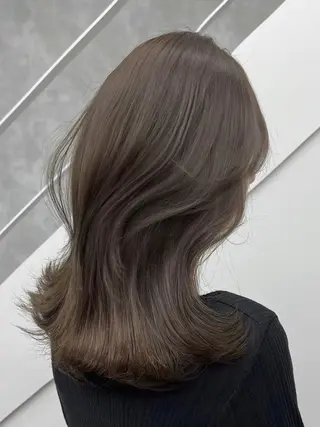 セミロング カラー eve🐰束間まつ毛 /透明感カラーのヘアスタイル