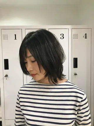 ミディアム オカダ ノゾミのヘアスタイル