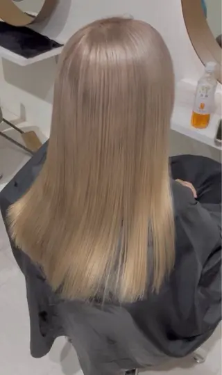 カラー ニトウ レイナのヘアスタイル