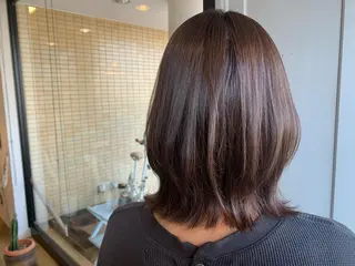 ミディアム カラー ツキダテ ユイのヘアスタイル