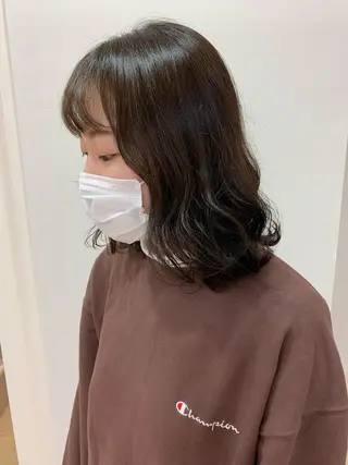 ミディアム カラー 顔まわりカット✄ ベージュカラー🧸のヘアスタイル
