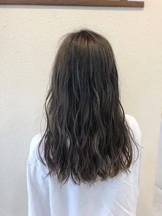 ロング 中川 茜里のヘアスタイル
