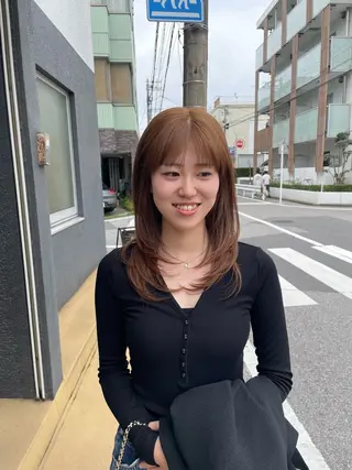 セミロング カラー H I ＮＡのヘアスタイル