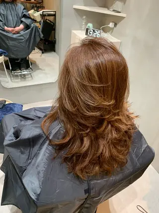 セミロング カラー パーマ 白髪ぼかしハイライト 柳川拓哉のヘアスタイル
